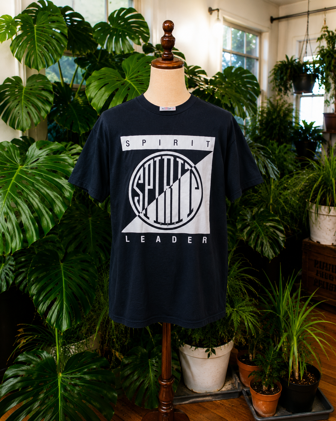 Vintage Spirit Leader Graphic T-Shirt – Black – Large