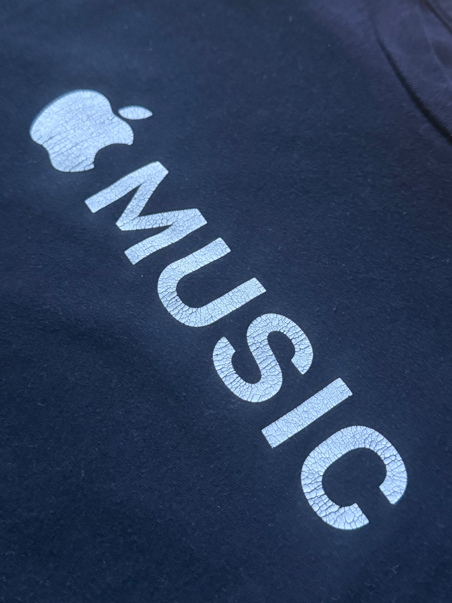 Apple Music Logo T-Shirt – Black