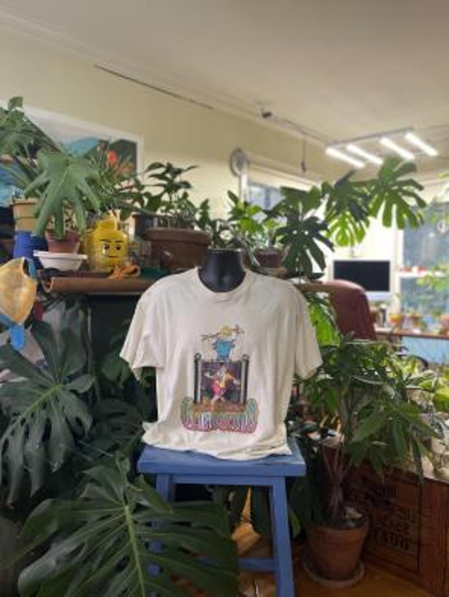 Vintage 1993 Hillary Clinton Pinocchio Graphic T-Shirt