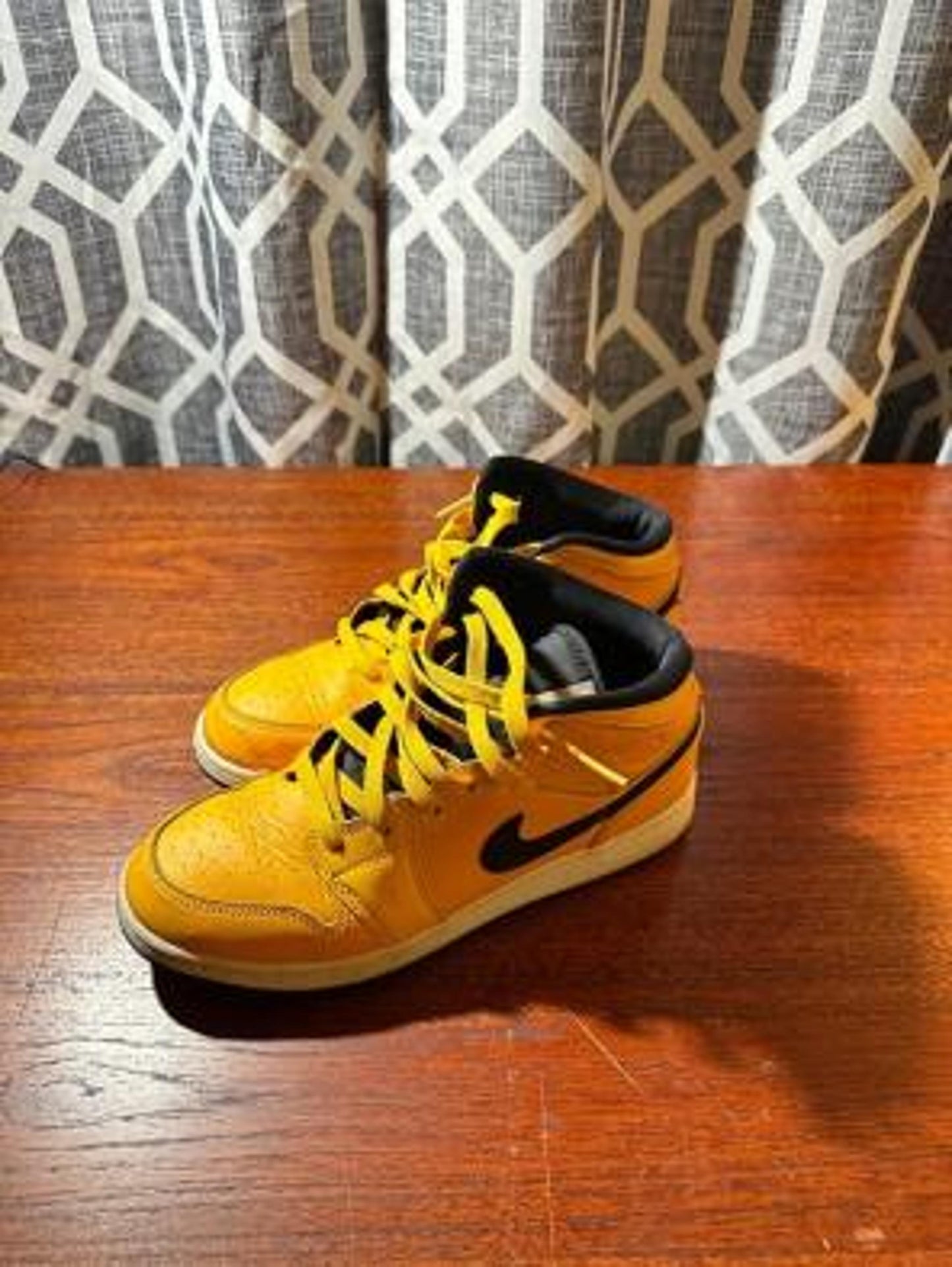 Nike Air Jordan 1 Mid Shoes - University Gold Size 7Y